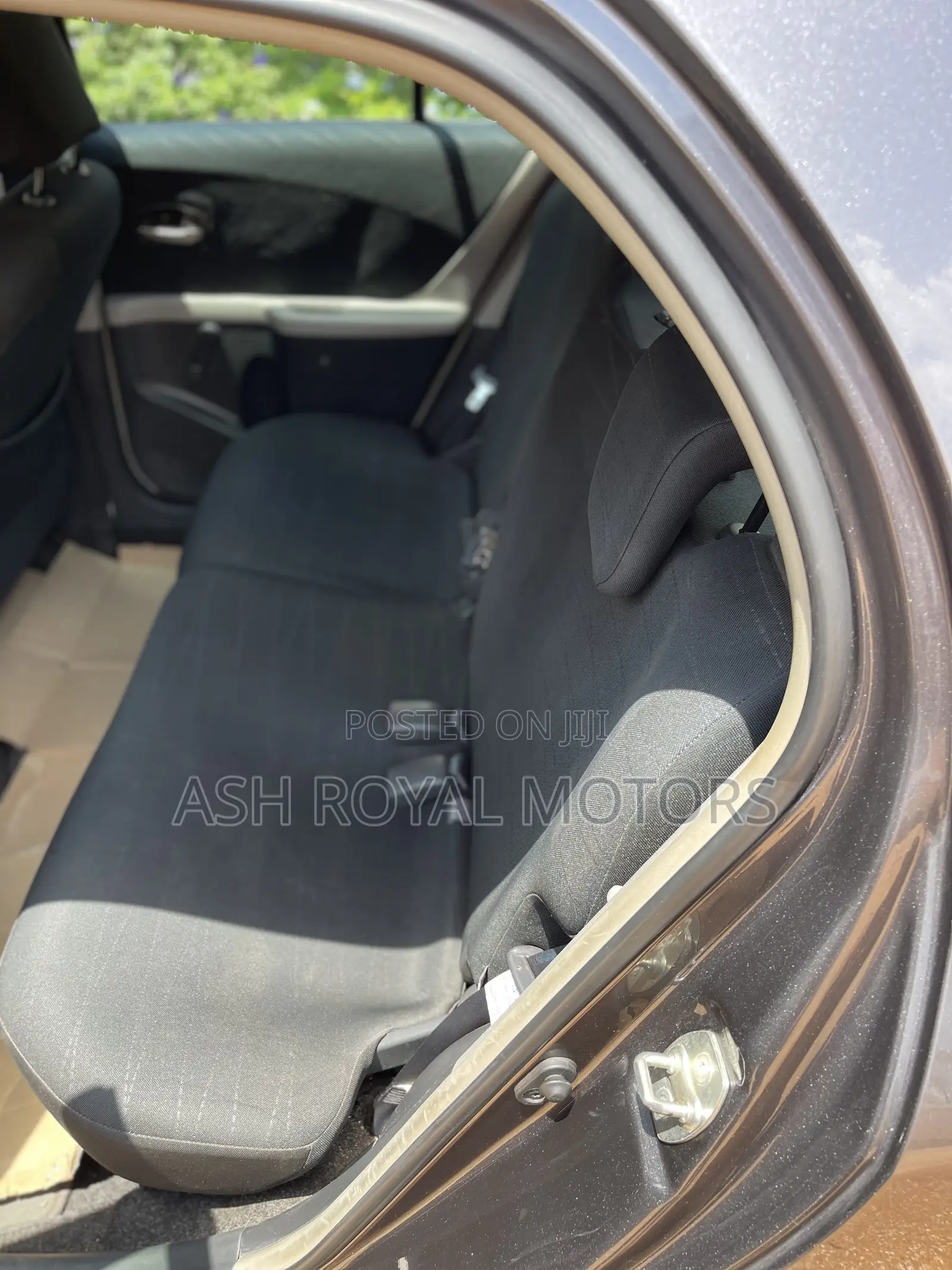 Toyota Yaris Base Hatchback 5dr 2010 Gray