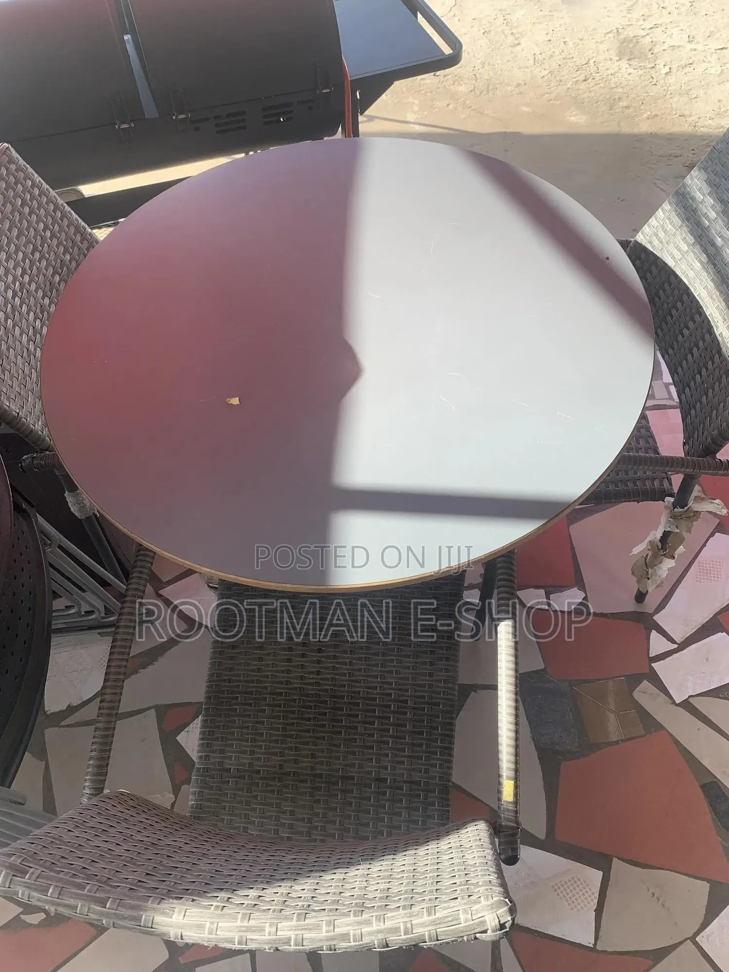 Stylish Outdoor Table Set – 1 Round Table + 4 Wicker Chairs