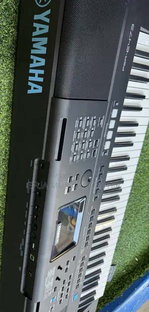 Yamaha PSR (E) 473 Keyboard