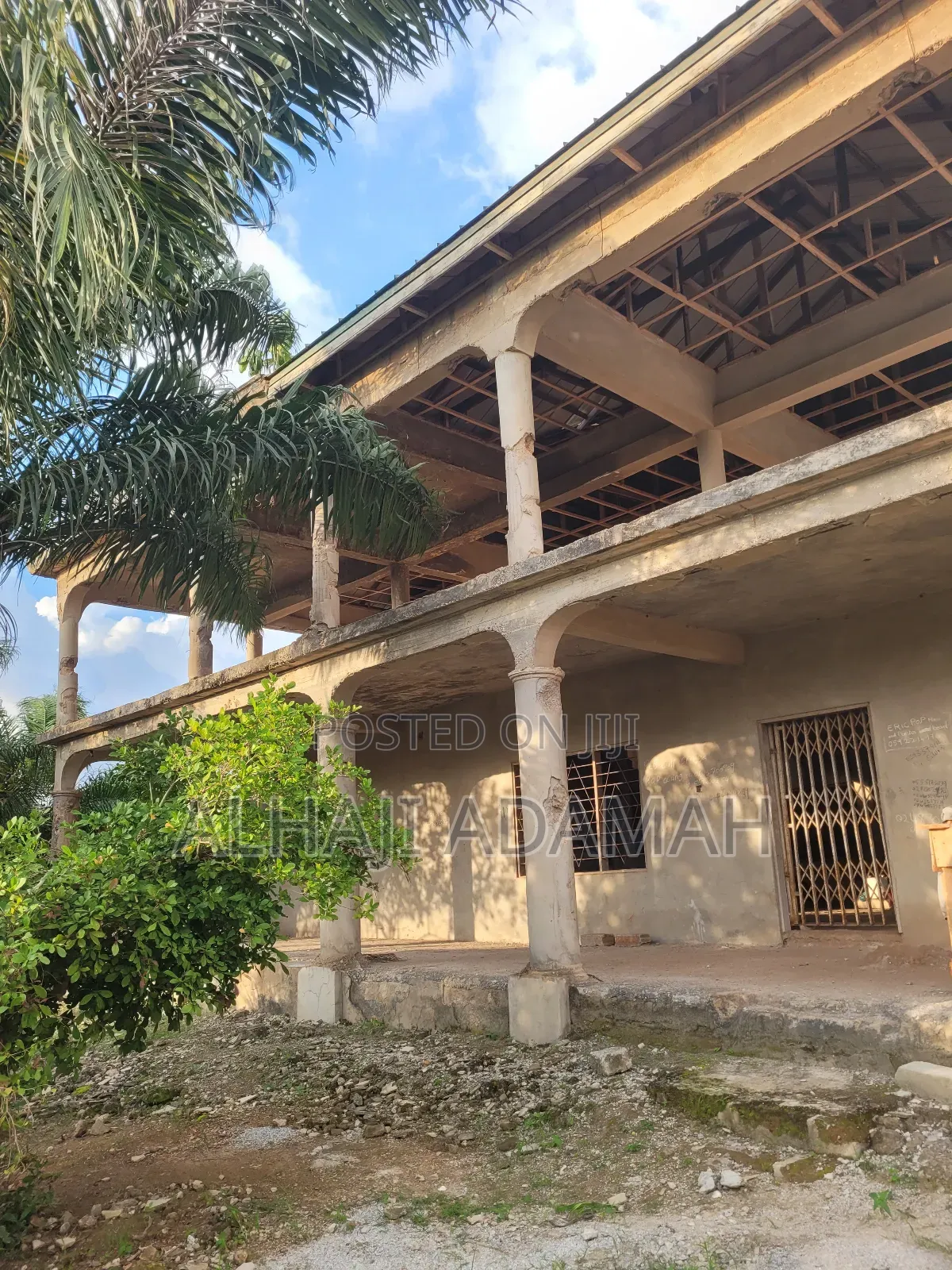 5bdrm Block of Flats in Diamond City Estate, Atwima Kwanwoma for sale