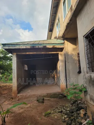5bdrm Block of Flats in Diamond City Estate, Atwima Kwanwoma for sale
