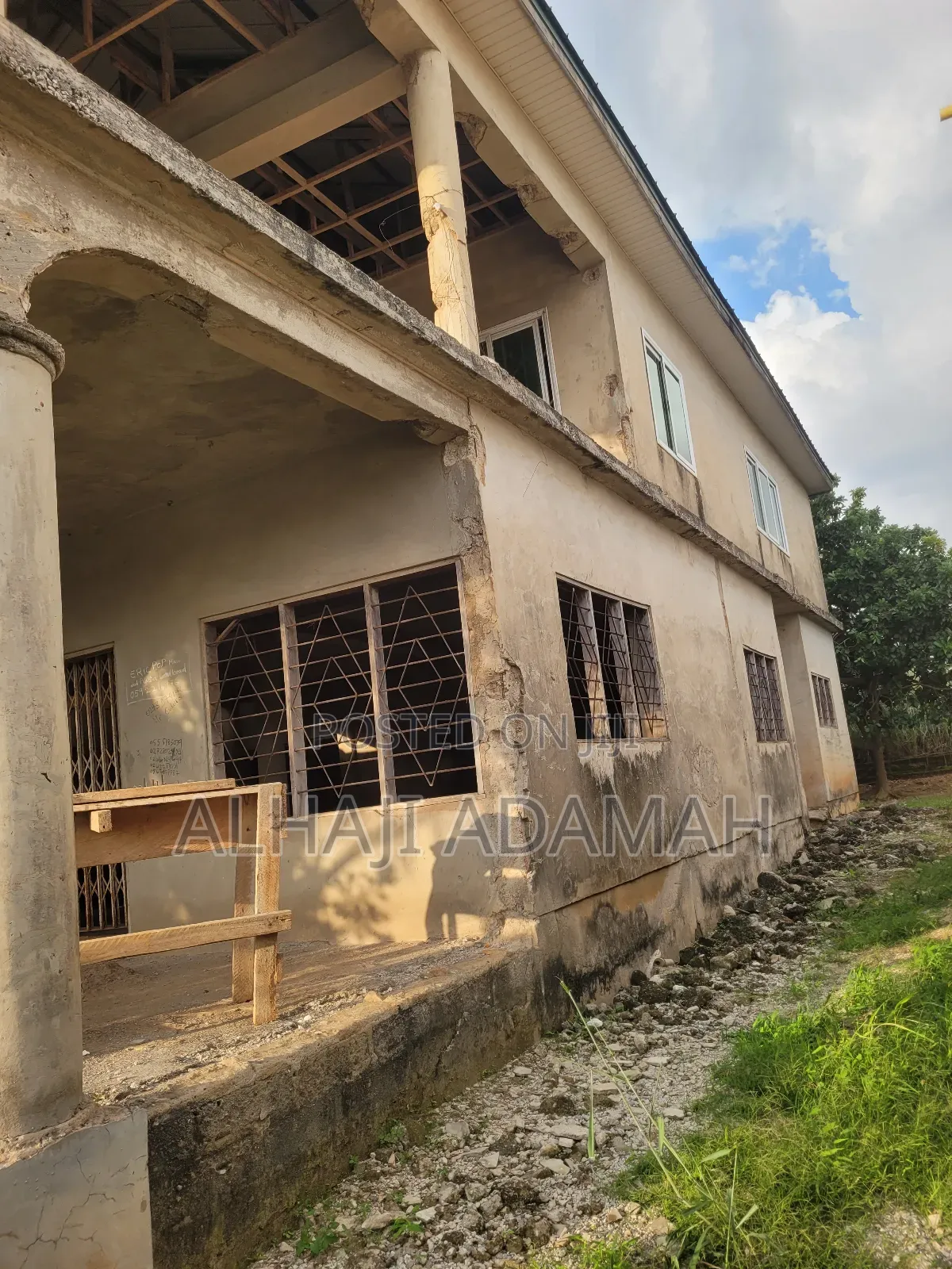 5bdrm Block of Flats in Diamond City Estate, Atwima Kwanwoma for sale