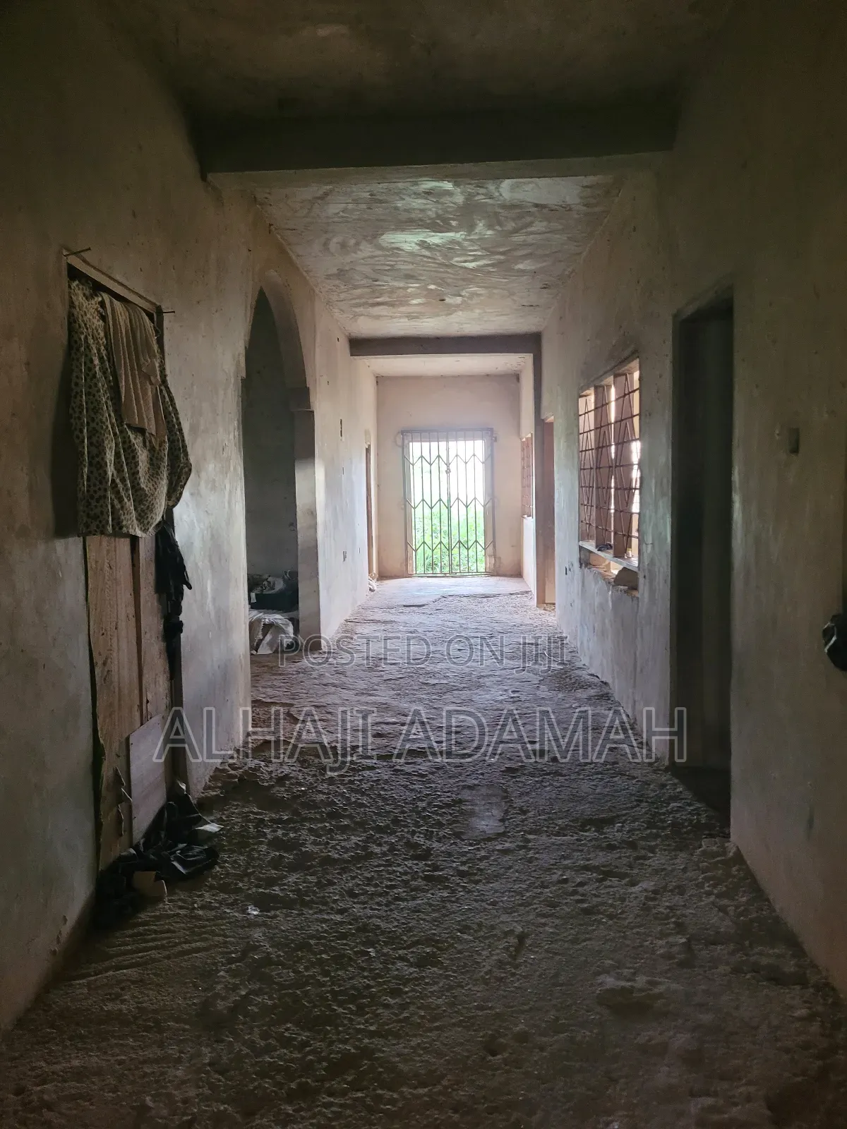 5bdrm Block of Flats in Diamond City Estate, Atwima Kwanwoma for sale