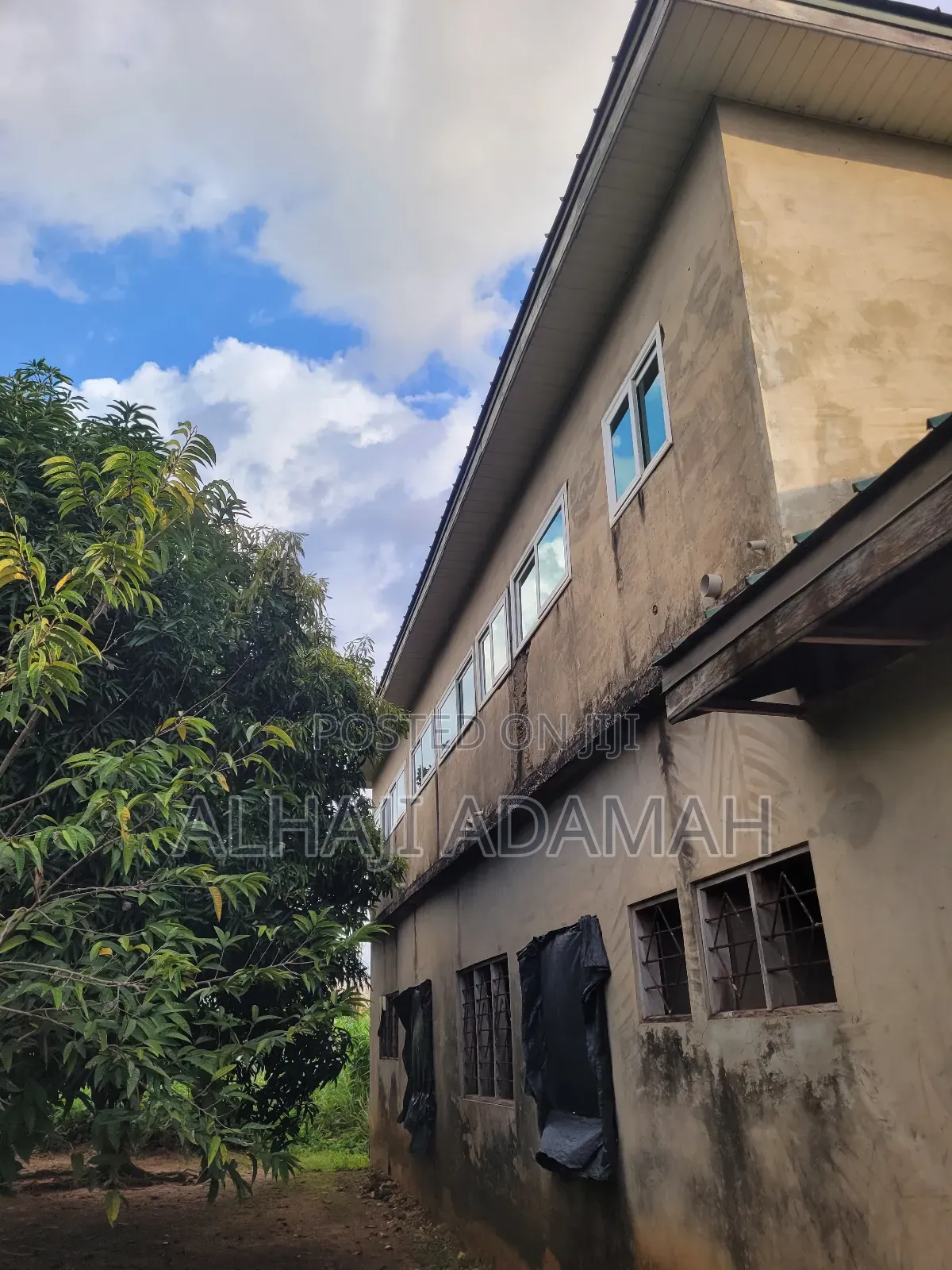 5bdrm Block of Flats in Diamond City Estate, Atwima Kwanwoma for sale