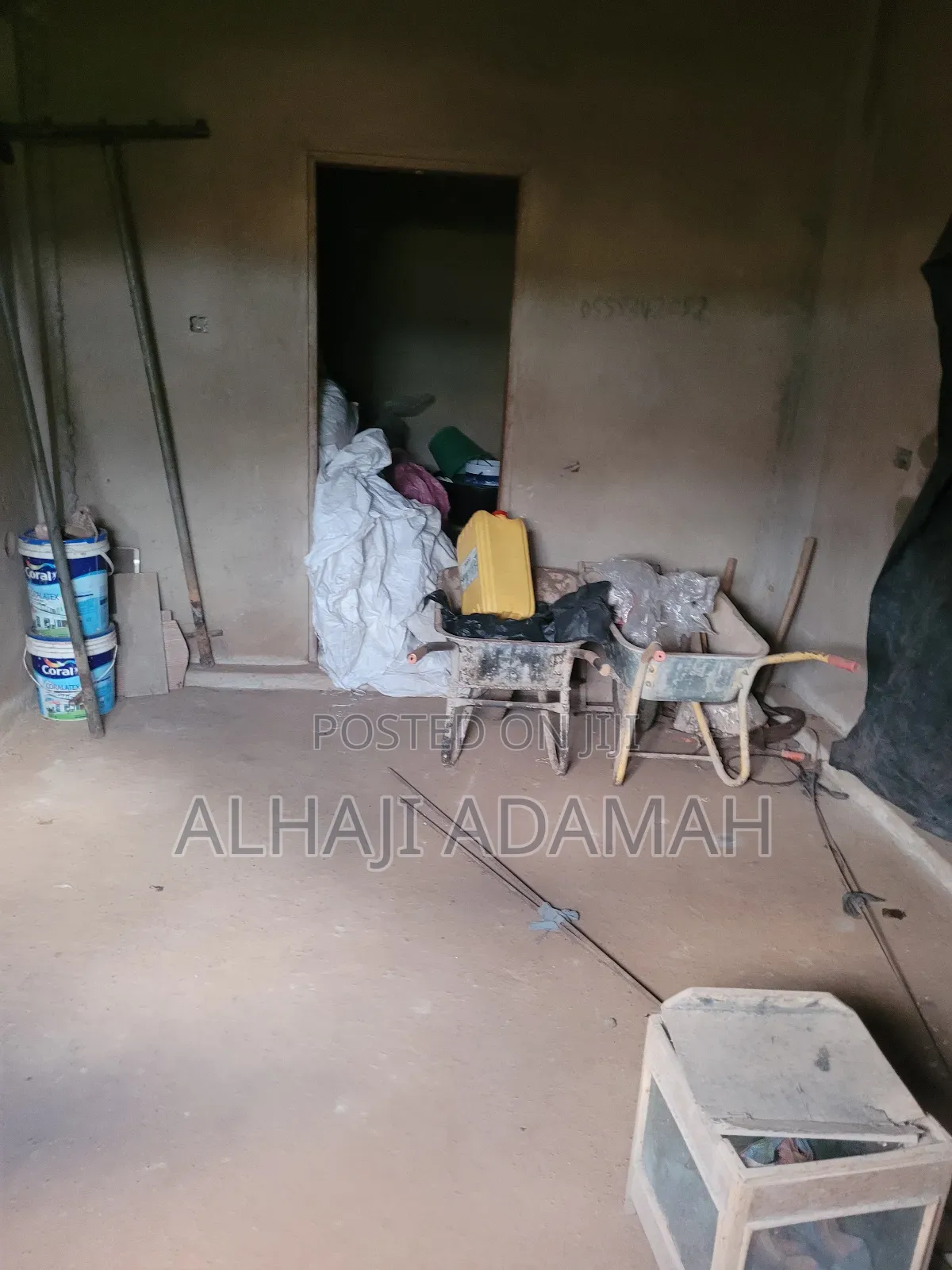 5bdrm Block of Flats in Diamond City Estate, Atwima Kwanwoma for sale