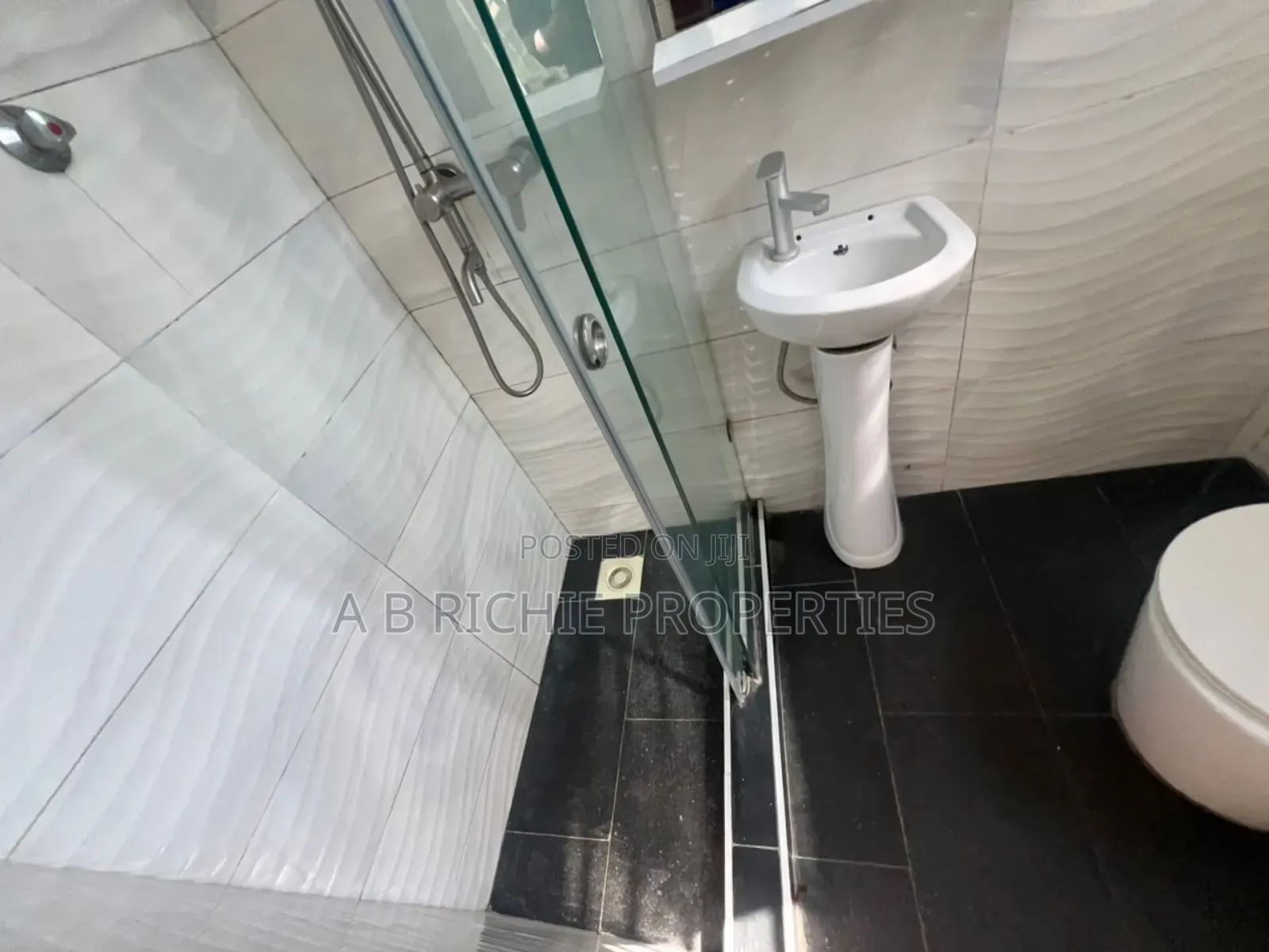 3bdrm House in Ab Richie Properties, Achimota for rent