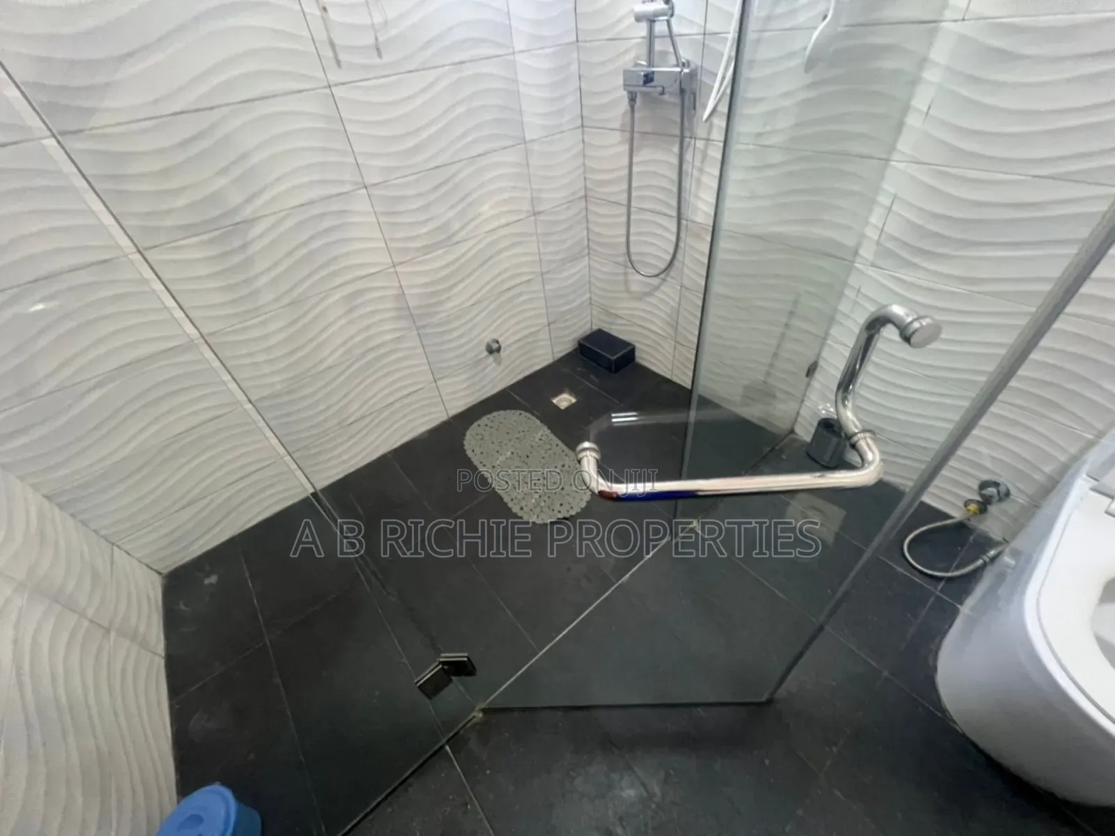 3bdrm House in Ab Richie Properties, Achimota for rent