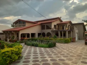 7bdrm House in Fumesua, Kumasi Metropolitan for sale