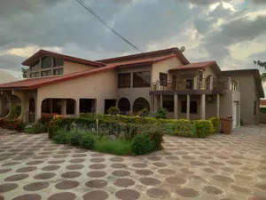 7bdrm House in Fumesua, Kumasi Metropolitan for sale