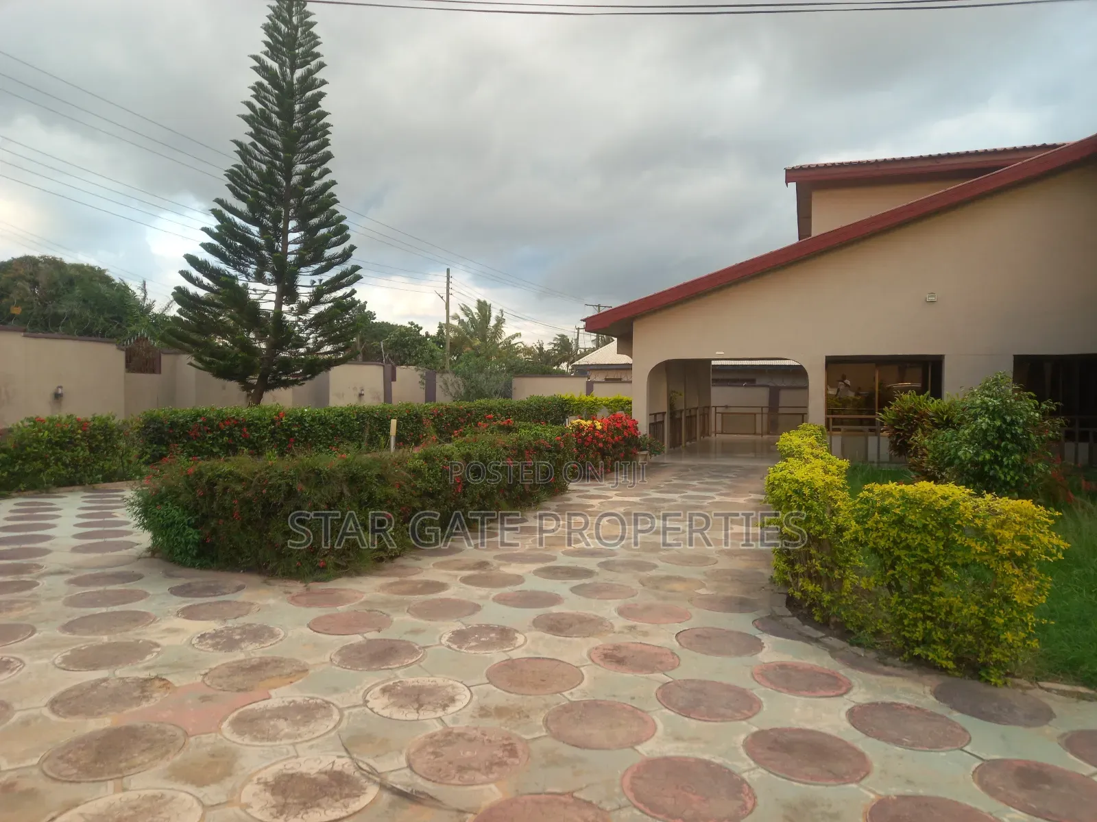 7bdrm House in Fumesua, Kumasi Metropolitan for sale