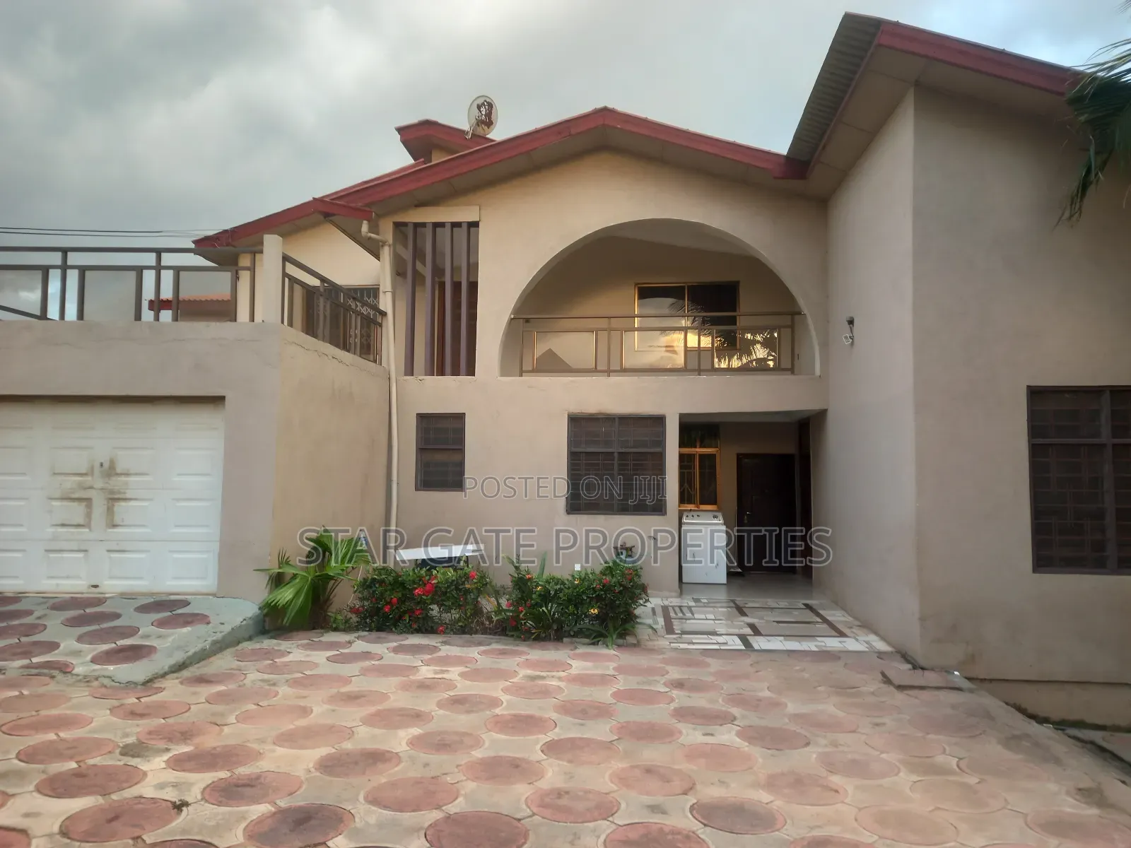 7bdrm House in Fumesua, Kumasi Metropolitan for sale