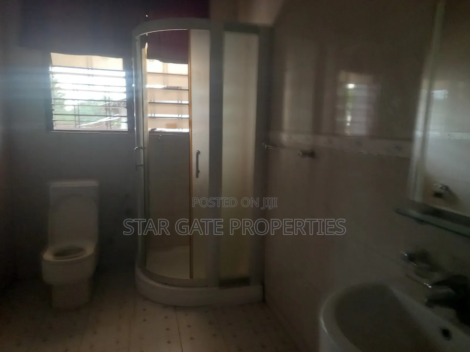 7bdrm House in Fumesua, Kumasi Metropolitan for sale