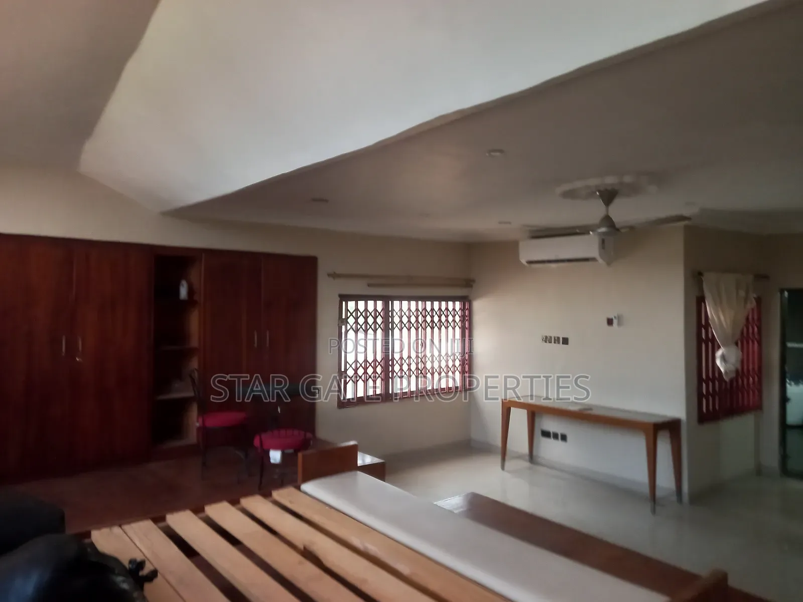 7bdrm House in Fumesua, Kumasi Metropolitan for sale