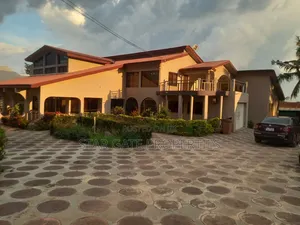 7bdrm House in Fumesua, Kumasi Metropolitan for sale