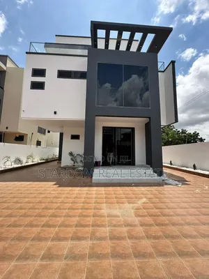 3bdrm Duplex in Lakeside Estate for sale