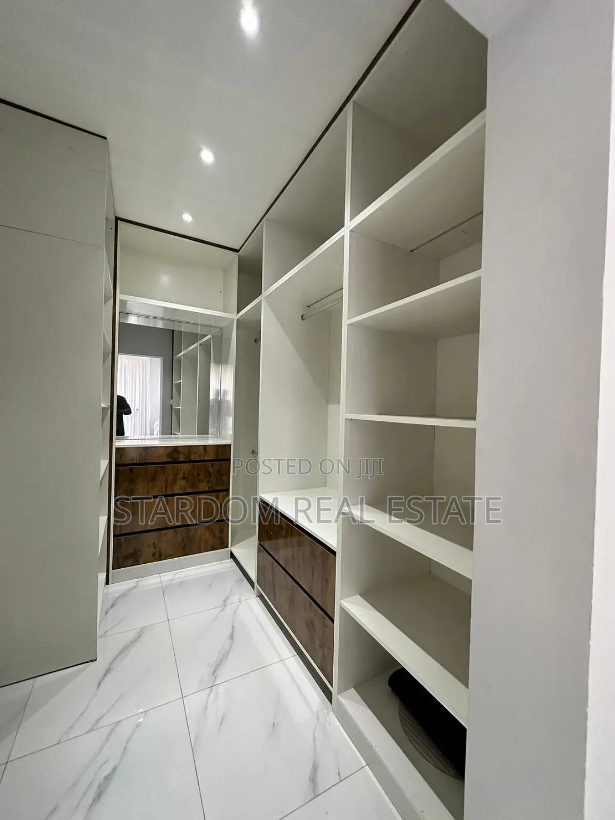 3bdrm Duplex in Lakeside Estate for sale