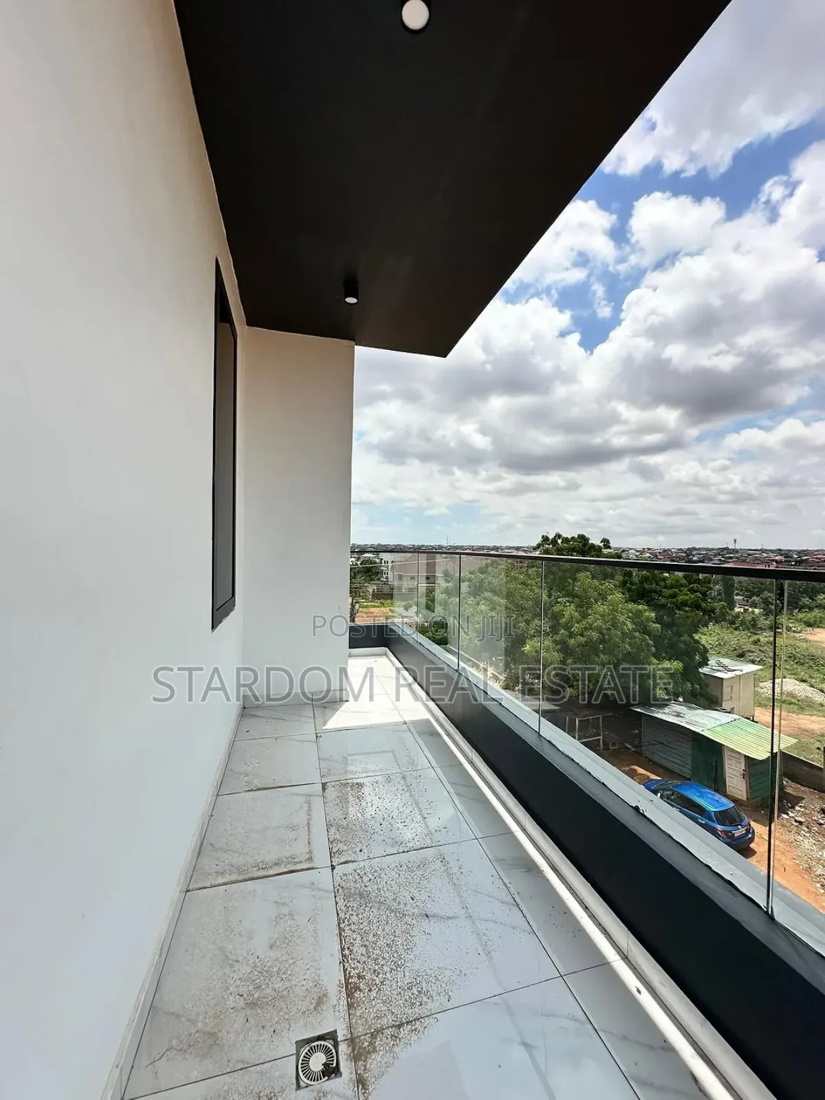 3bdrm Duplex in Lakeside Estate for sale