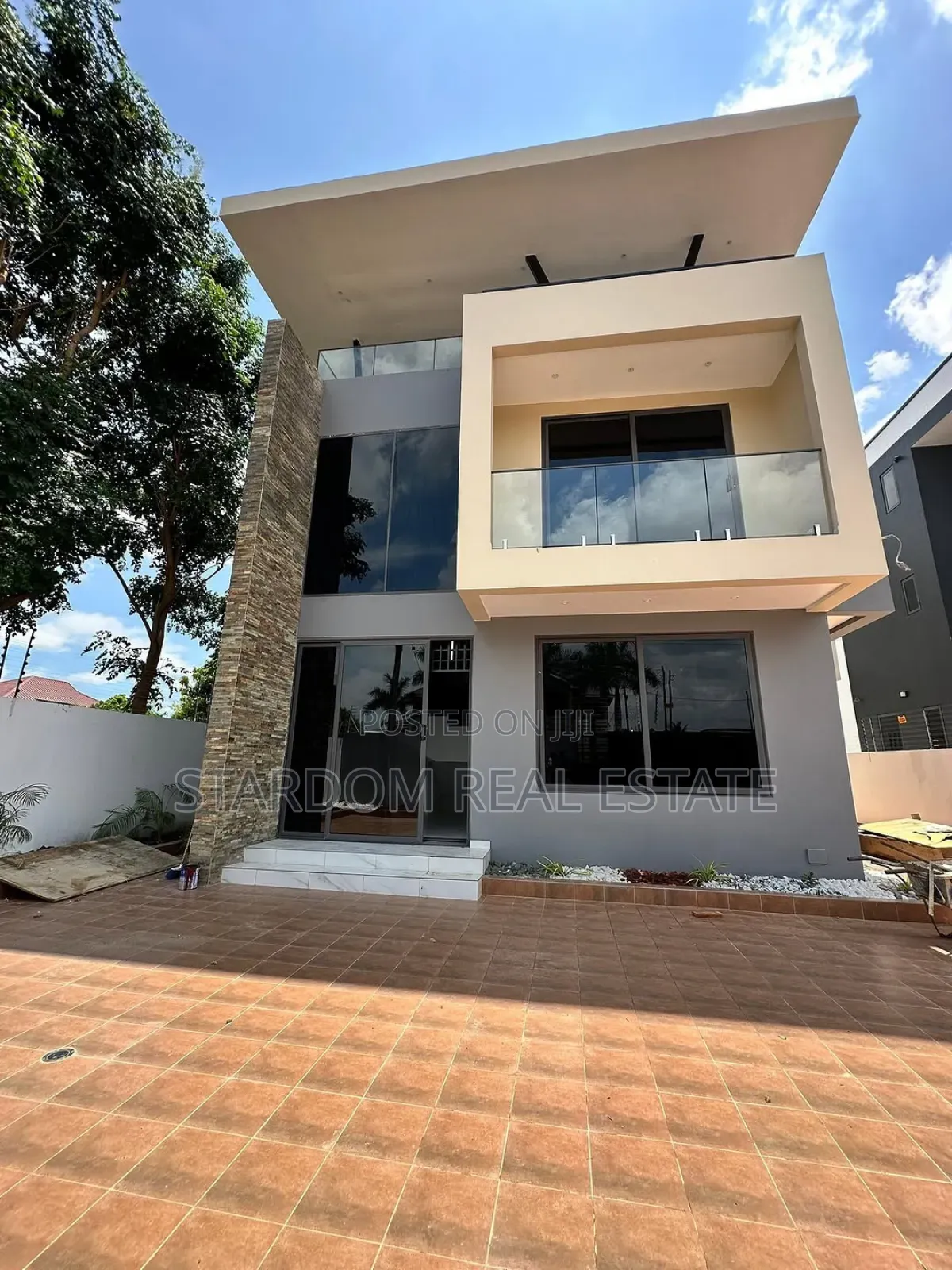 3bdrm Duplex in Lakeside Estate for sale