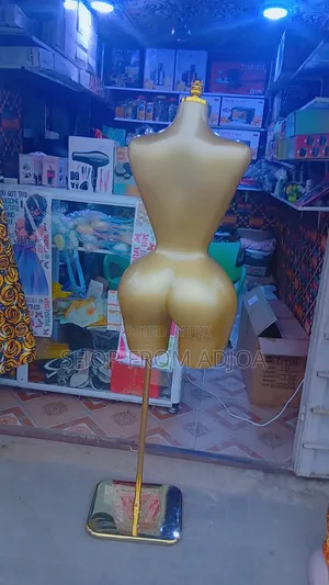 Bbl Gold Mannequin