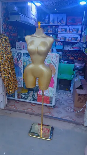 Bbl Gold Mannequin