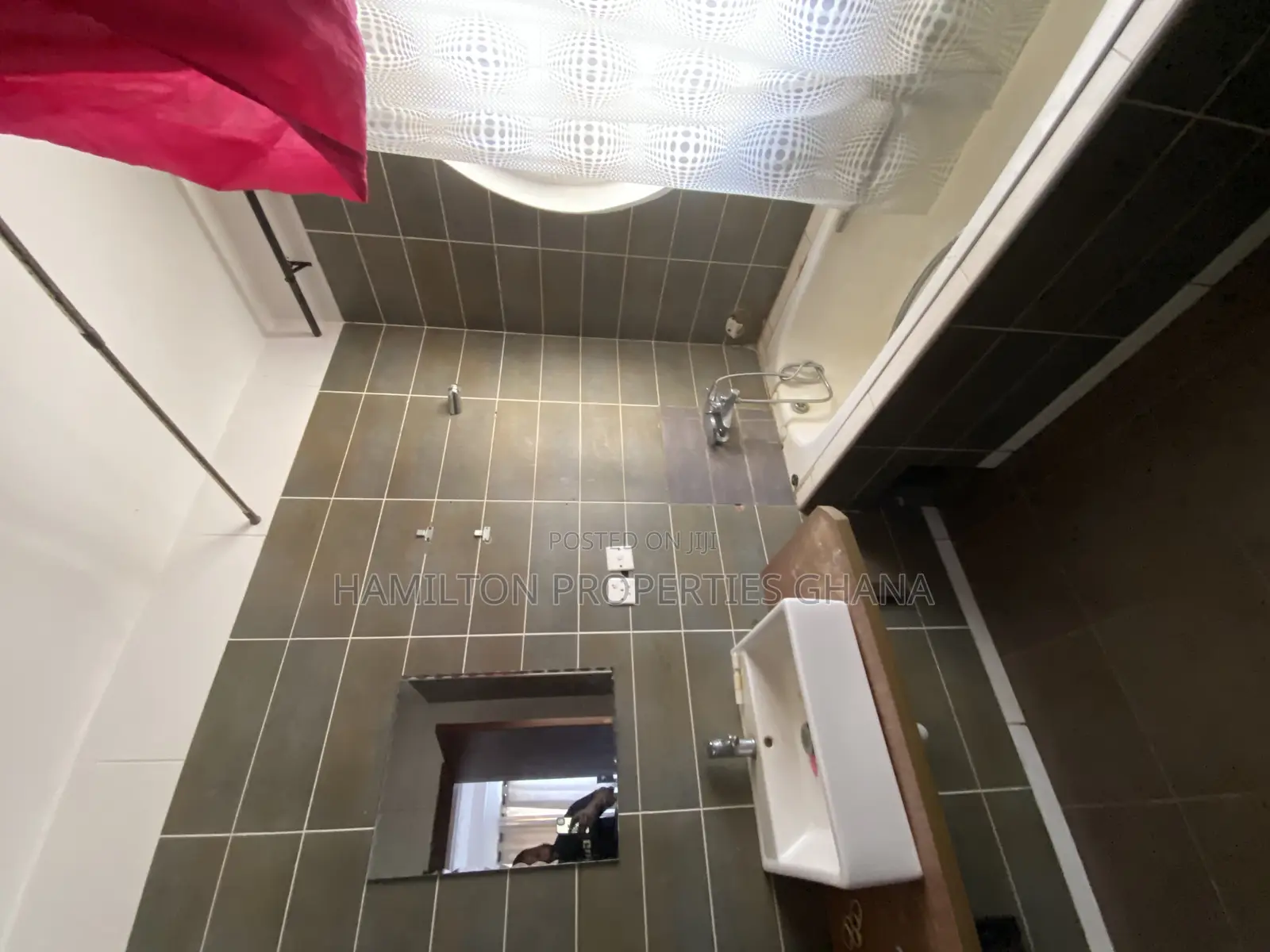 2bdrm Apartment in Labone Crescent for rent