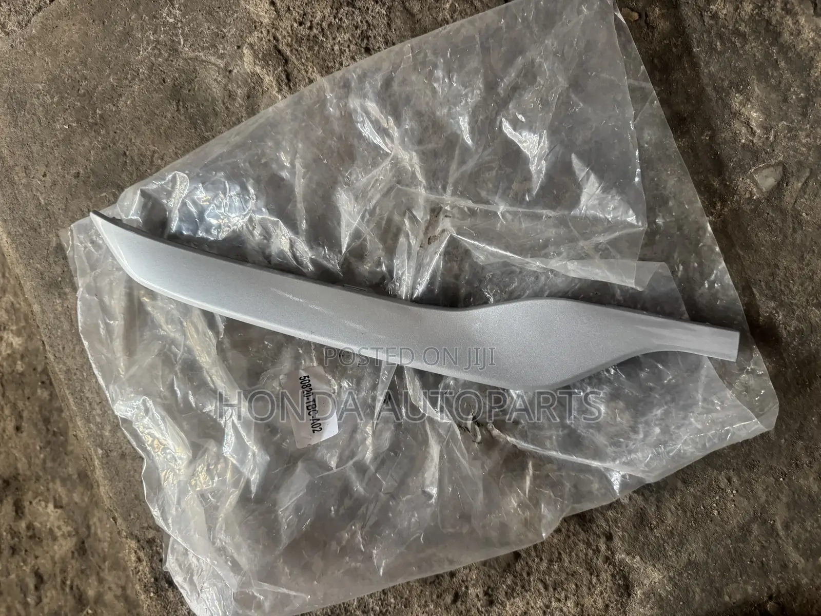 Honda Cr-v 2017 Back Bumper Chrome.