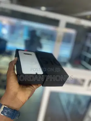 New Samsung Galaxy S10e 128 GB White