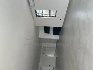 5bdrm House in Adjiriganor for sale