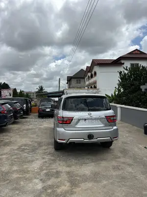 Nissan Armada Platinum AWD 2017 Silver