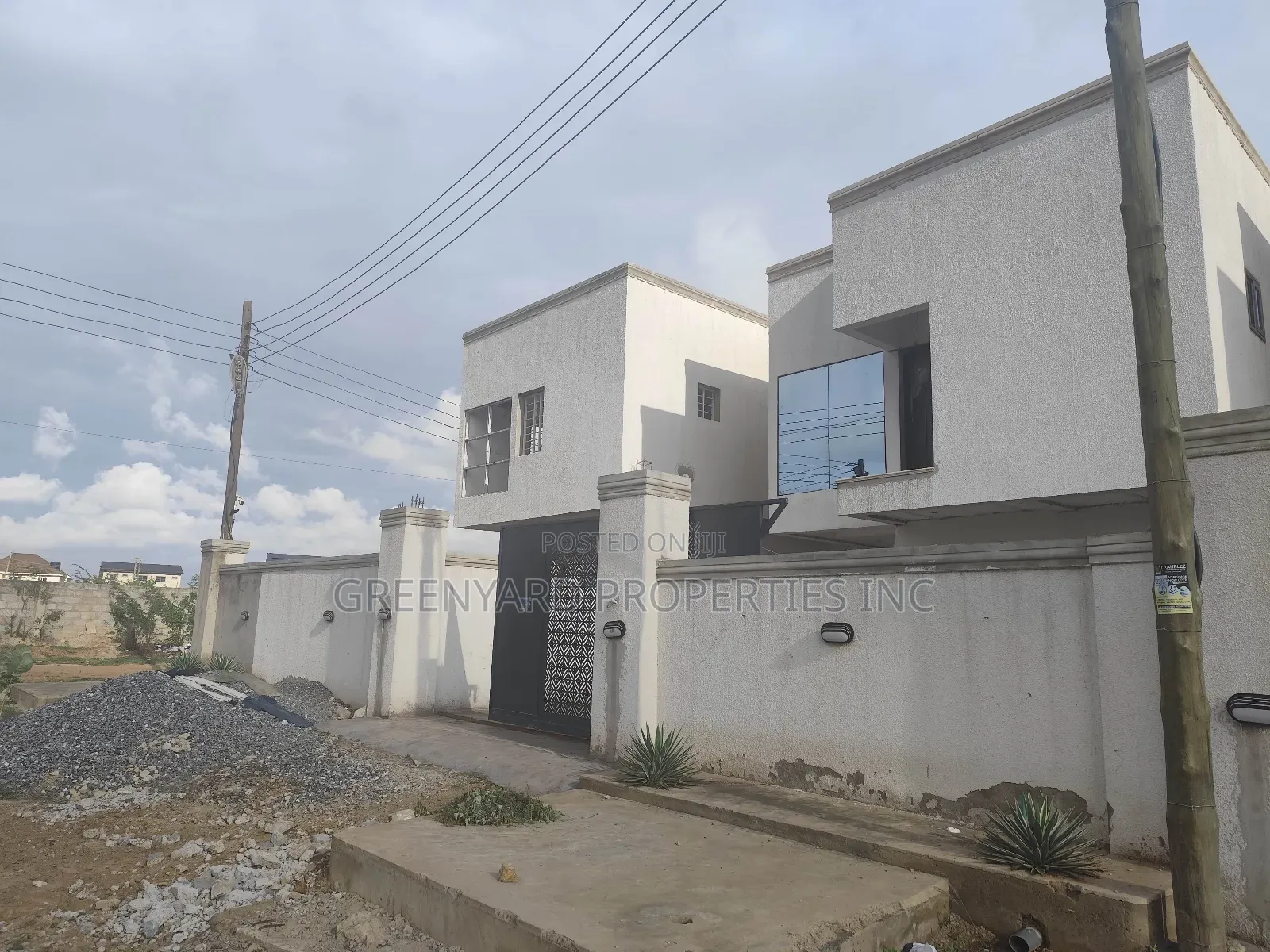 3bdrm Apartment in Hills, East Legon for sale