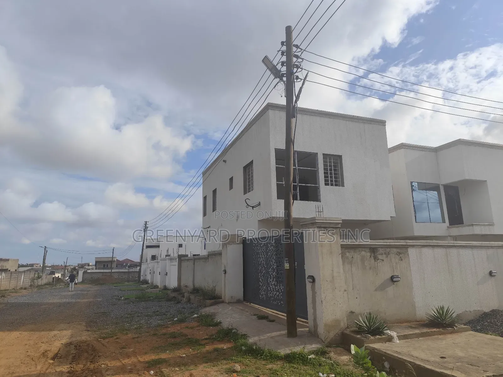3bdrm Apartment in Hills, East Legon for sale