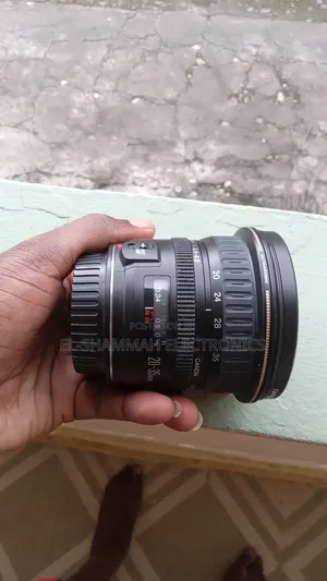Canon Ef 20-35mm Ultrasonic Lens F3.5