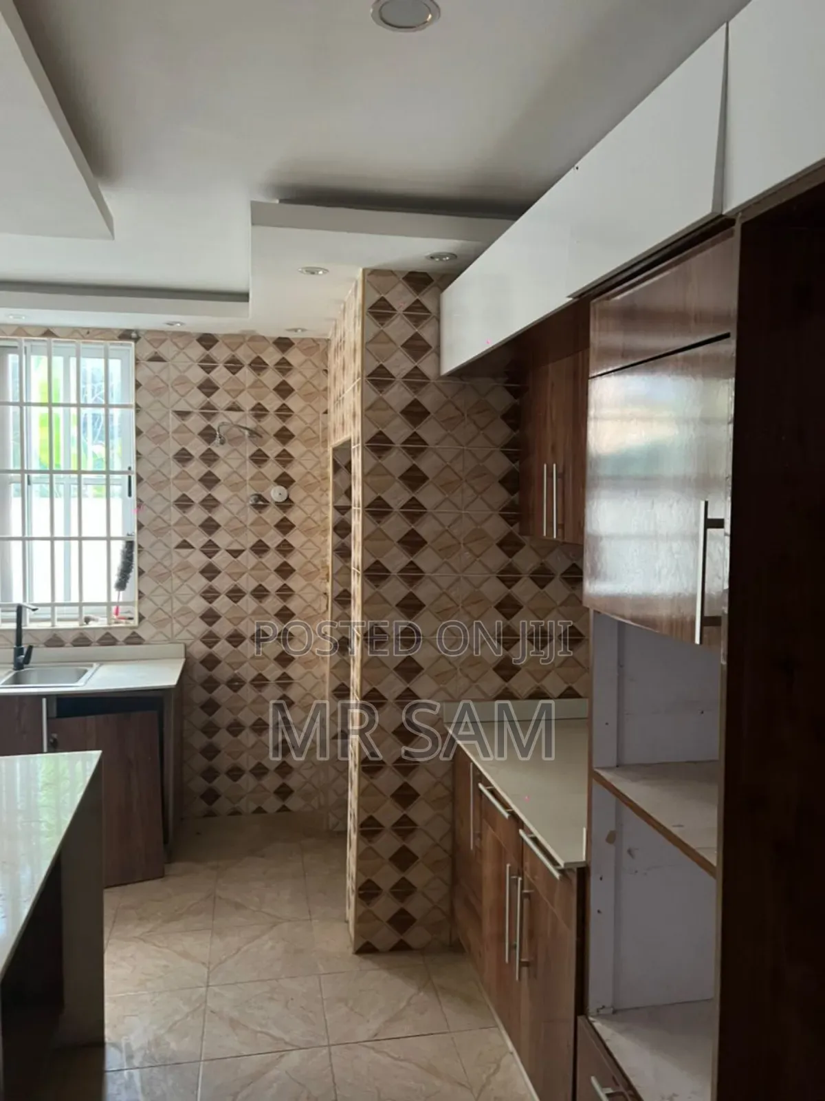 5bdrm House in Around West Hills for sale