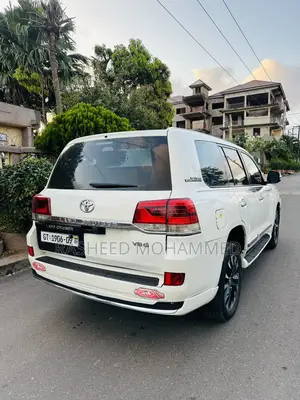 Toyota Land Cruiser 2007 White