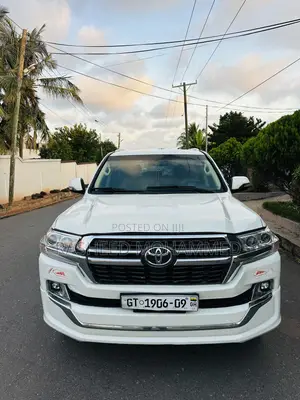 Toyota Land Cruiser 2007 White