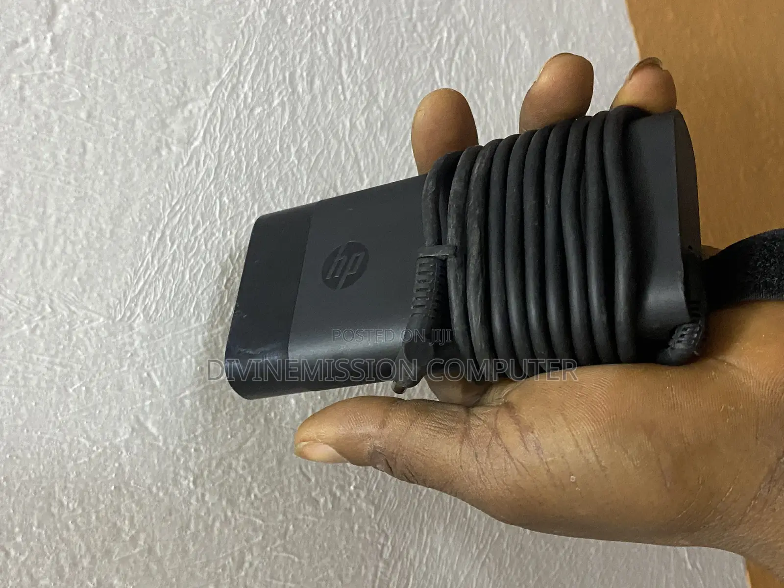 Original Hp Blue Pin 19.5v. 6.9a,135w for Hp Spectre and Omen .