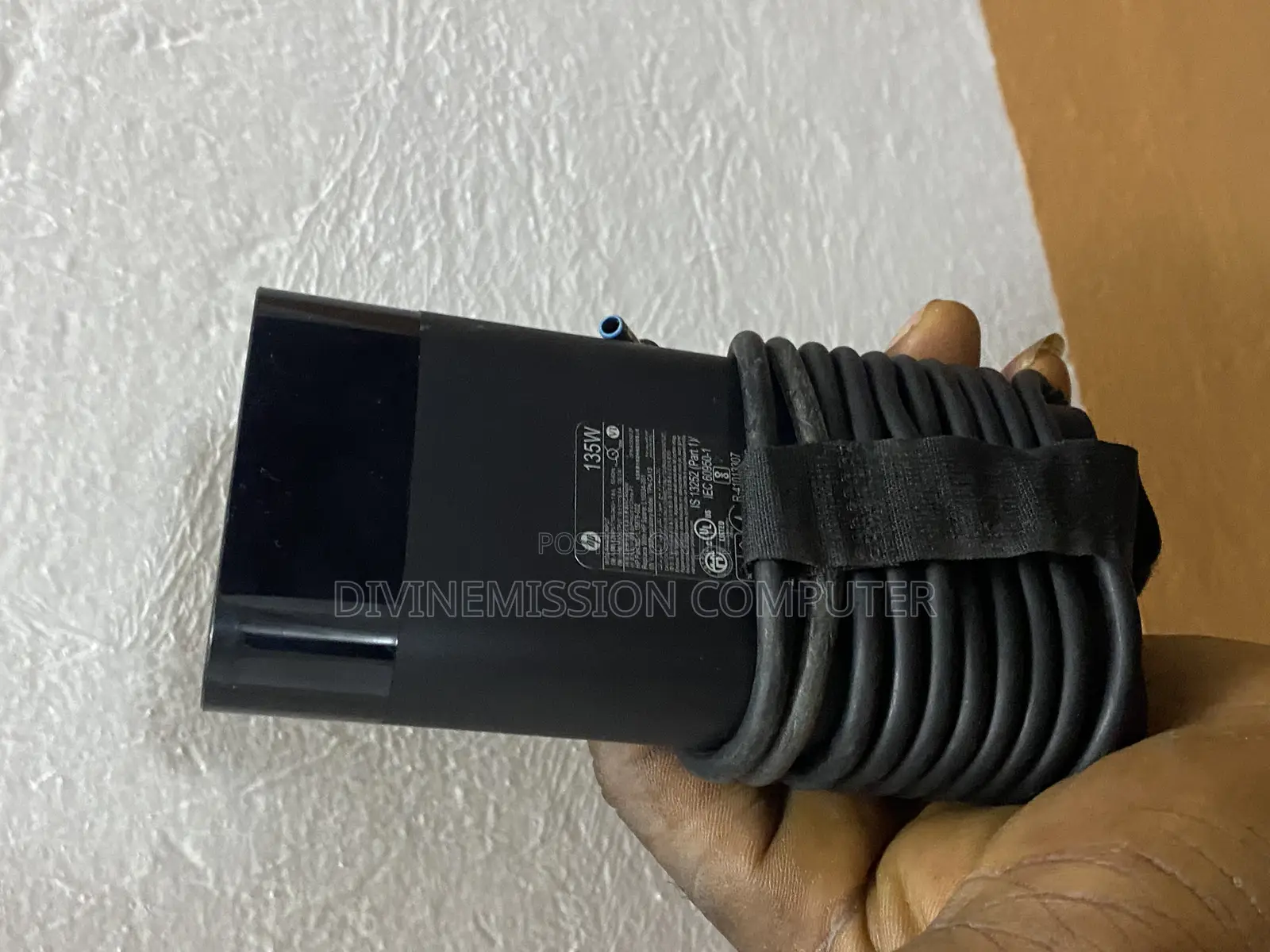 Original Hp Blue Pin 19.5v. 6.9a,135w for Hp Spectre and Omen .
