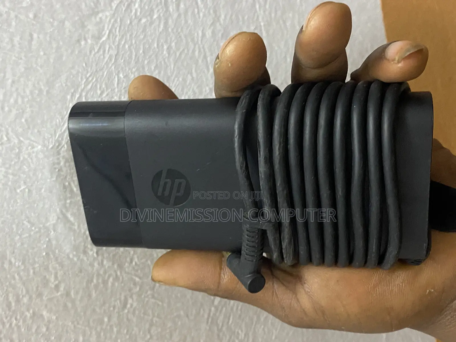 Original Hp Blue Pin 19.5v. 6.9a,135w for Hp Spectre and Omen .