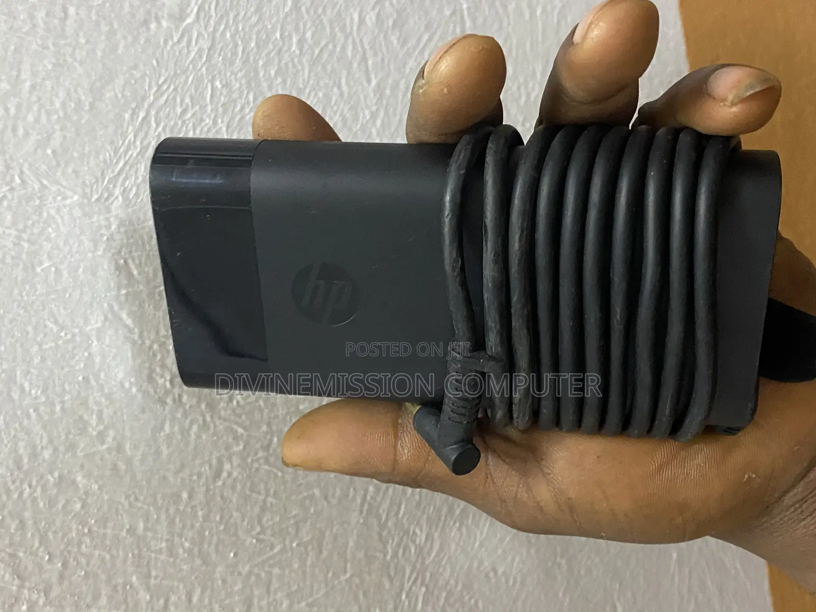 Original Hp Blue Pin 19.5v. 6.9a,135w for Hp Spectre and Omen .