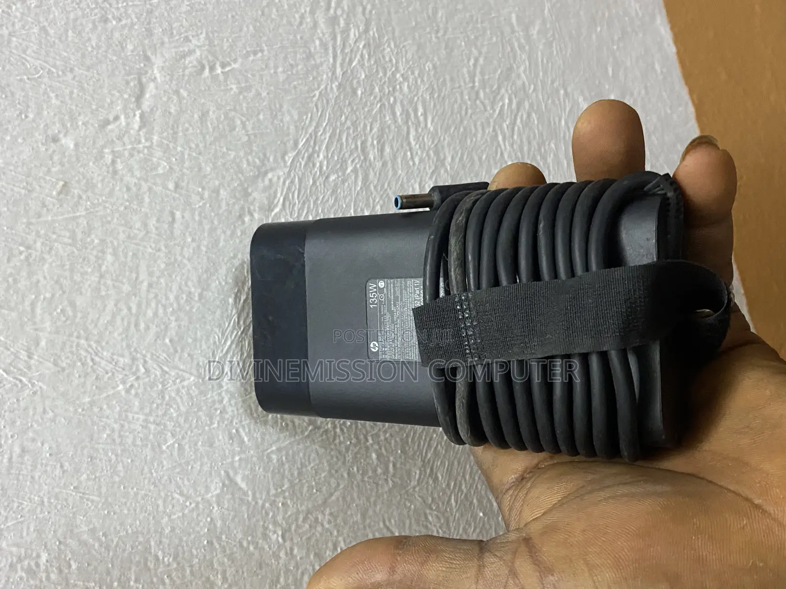 Original Hp Blue Pin 19.5v. 6.9a,135w for Hp Spectre and Omen .