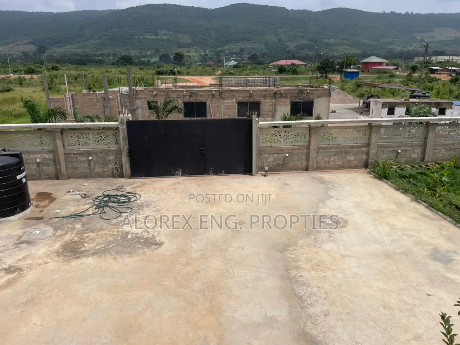 5bdrm House in Ayikuma, Dodowa for sale