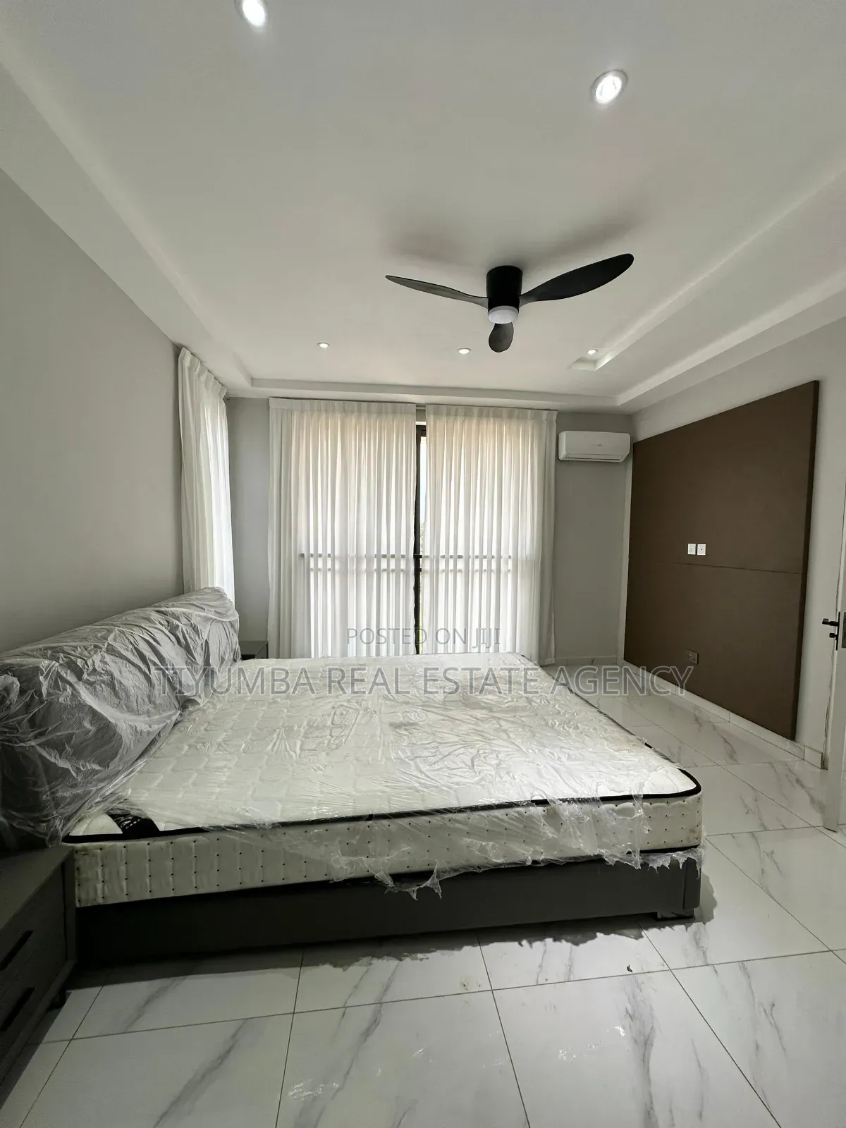 3bdrm Duplex in Tiyumba Agency, Lake Side Estate for sale