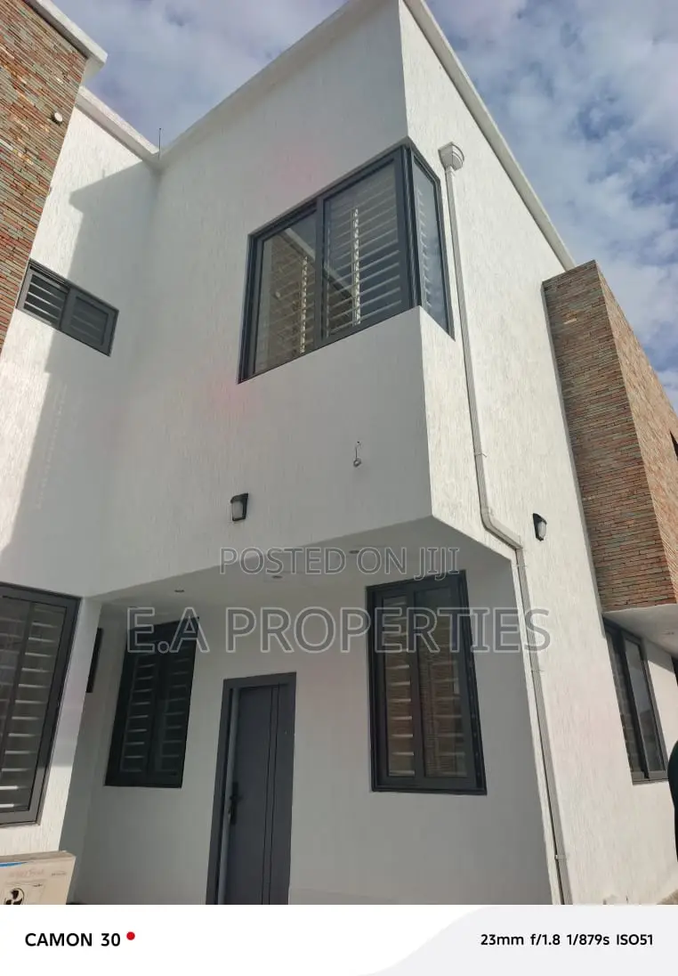 7bdrm House in E A Propeties, Ability for sale