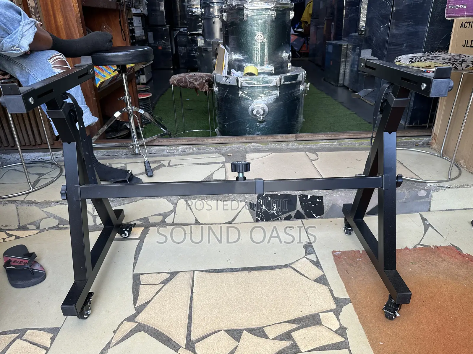 Jac Z-styled Heavy Duty Piano/Keyboard Stand Wiith Wheels