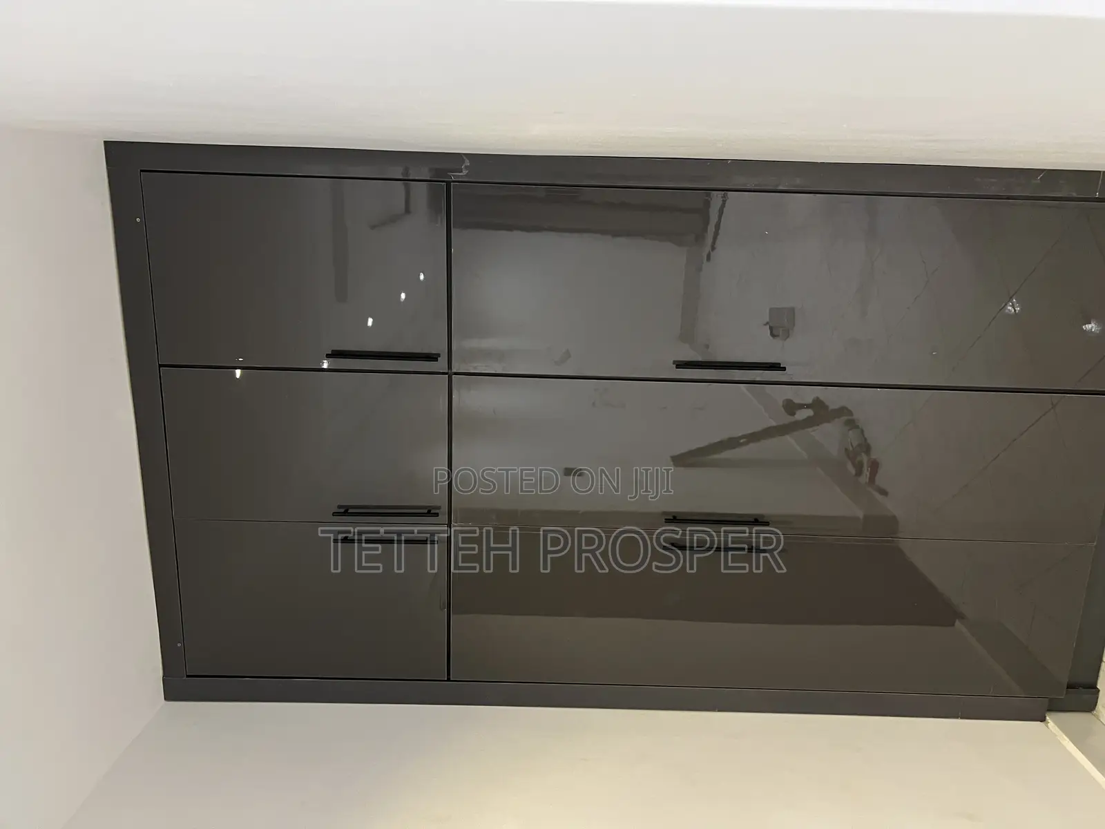 Wardrobe and Walk-in Closet