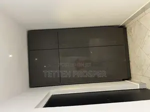 Wardrobe and Walk-in Closet