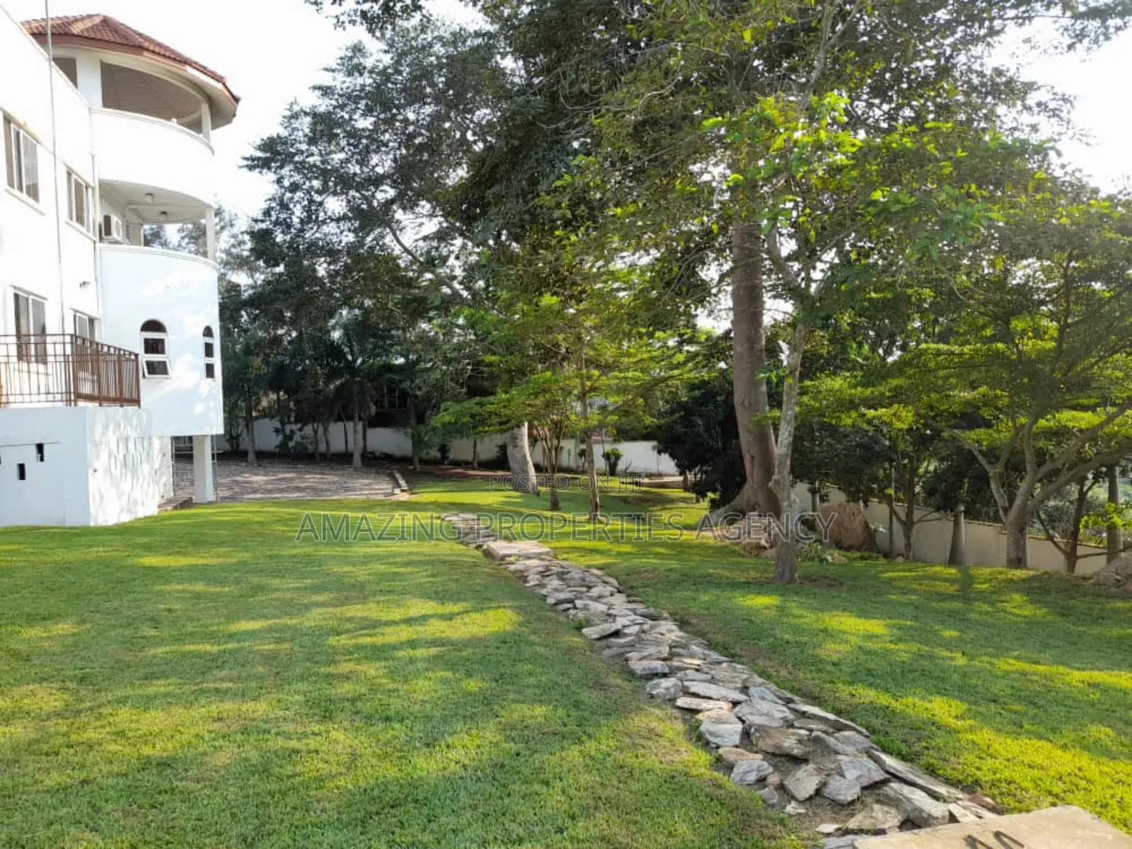 5bdrm Mansion in Aburi for sale