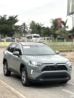 Toyota RAV4 XLE 2022