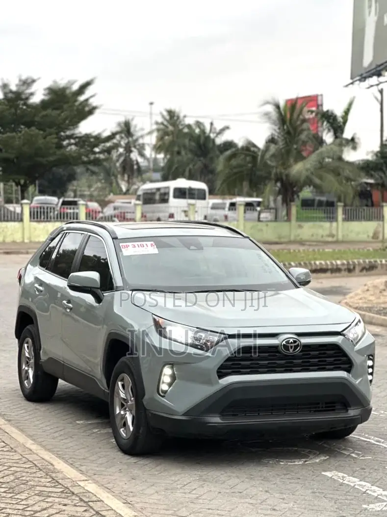 Toyota RAV4 XLE 2022