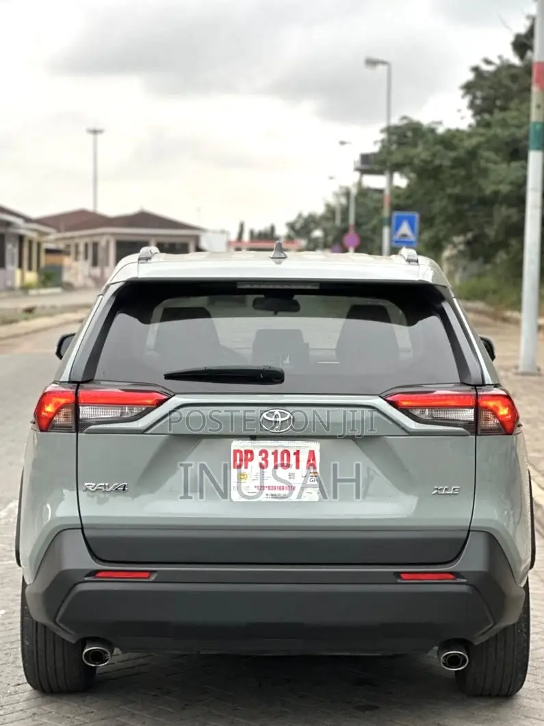 Toyota RAV4 XLE 2022